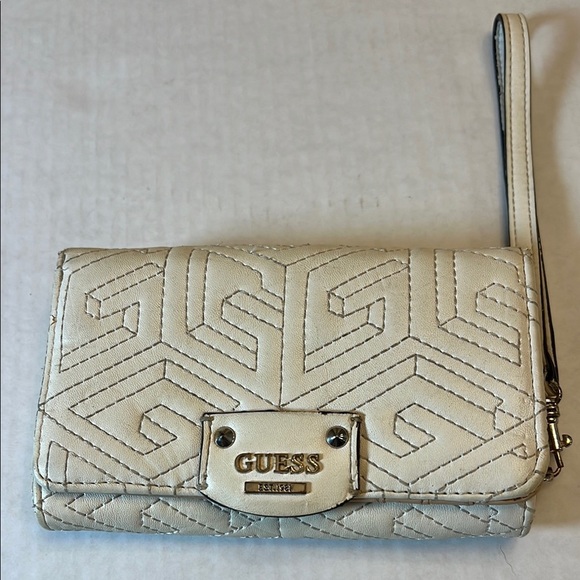 GUESS QUILTED WHITE WALLET - Picture 1 of 16